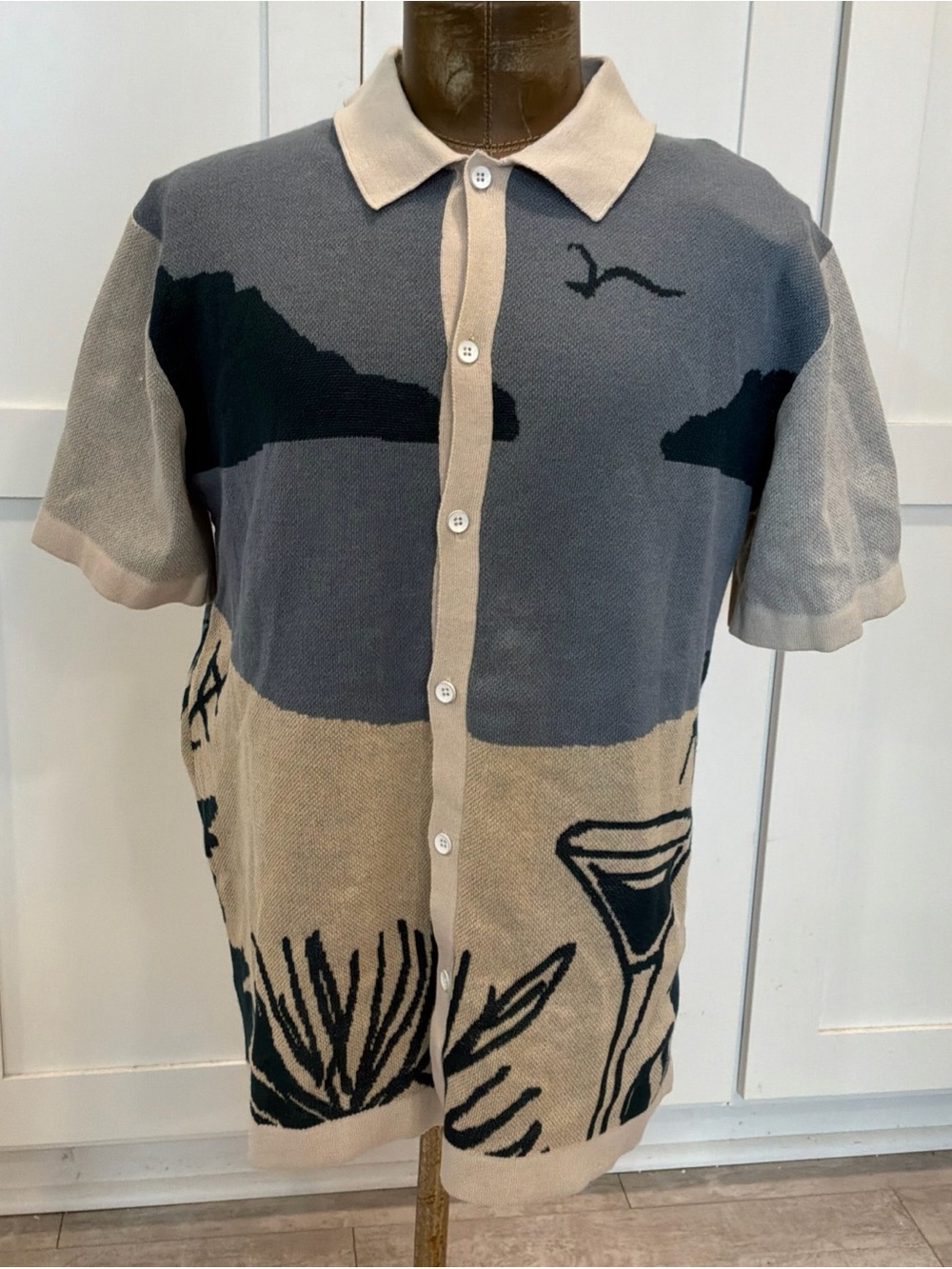 NWT Free Planet Mens M Knit Button Up Shirt Cocktail Beach Resort Graphic Blue